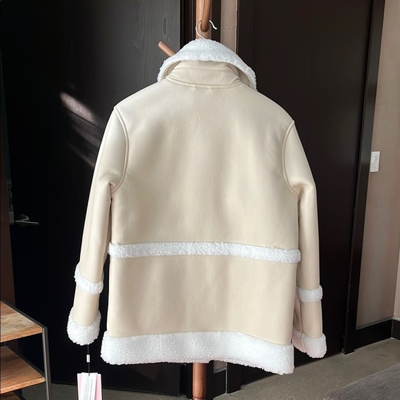 Cream Teddy Jacket with Fluffy Texture - Picture 4 of 5